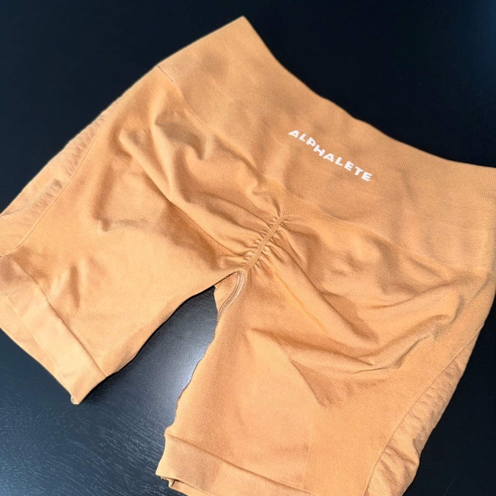 Alphalete Amplify Contour Shorts - 5” Clay